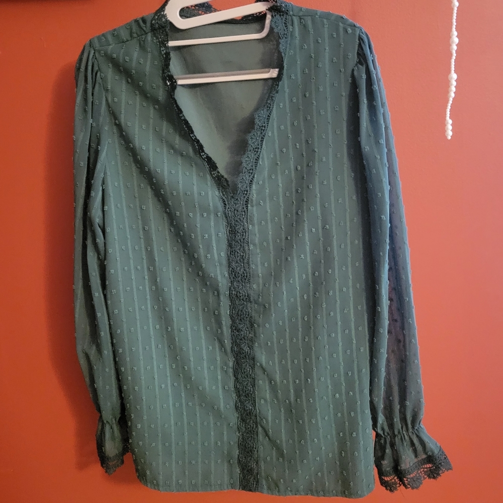 💵3/$20 Green Dot  Crochet V-Neck Blouse For Women Size Large